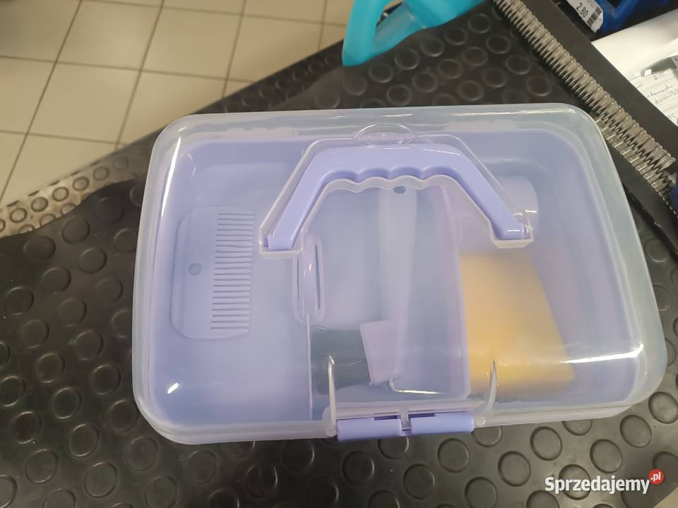 Skrzynka na akcesoria z zestawem szczotek do sprzedam