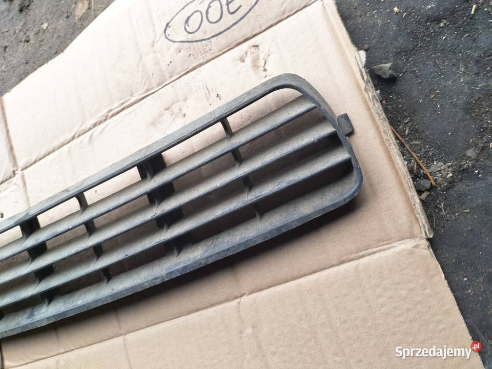 AUDI 80 B4 ŚRODKOWA KRATKA ZDERZAKA PRZEDNIEGO Kamień-Kolonia sprzedam