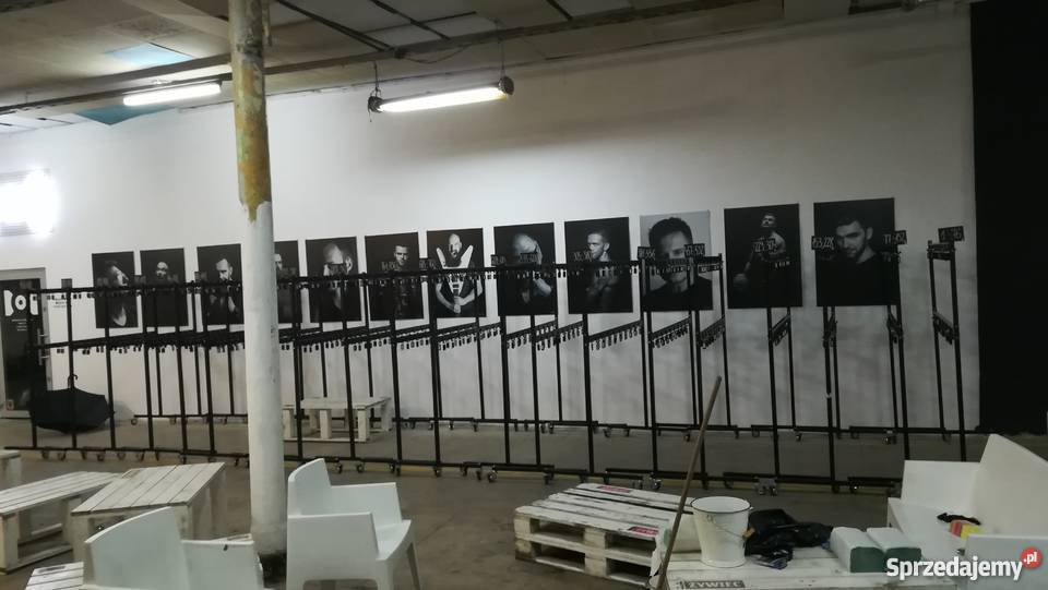 Słupki odgradzające sznurem szatnie wieszaki Wieliczka