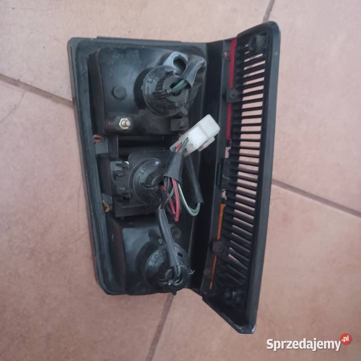Nissan Sunny B11 lampa tylna wielkopolskie