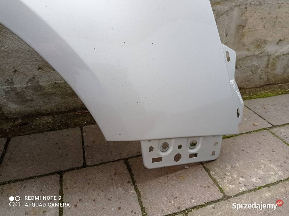 Błotnik prawy VW passat b6 la7w Goraj