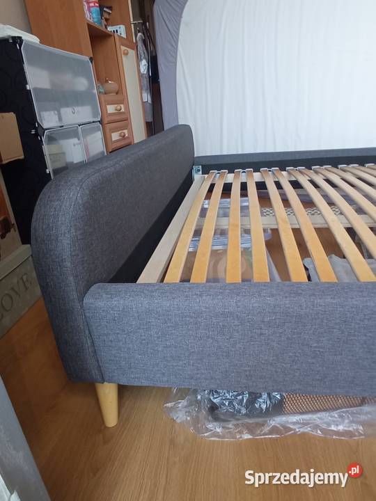 Łóżko tapicerowane z zagłówkiem na nóżkach ze 56cm Łóżka Łóżka Biała Podlaska