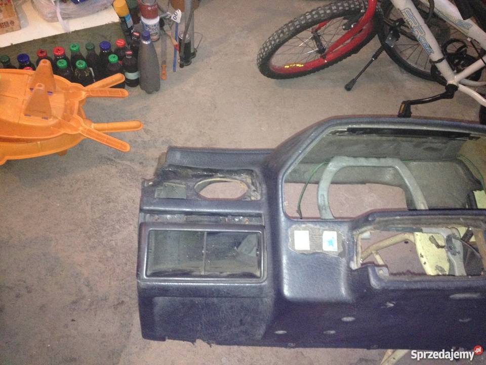 Deska rozdzielcza Audi c3 1987r Tychy Wyposażenie wnętrza