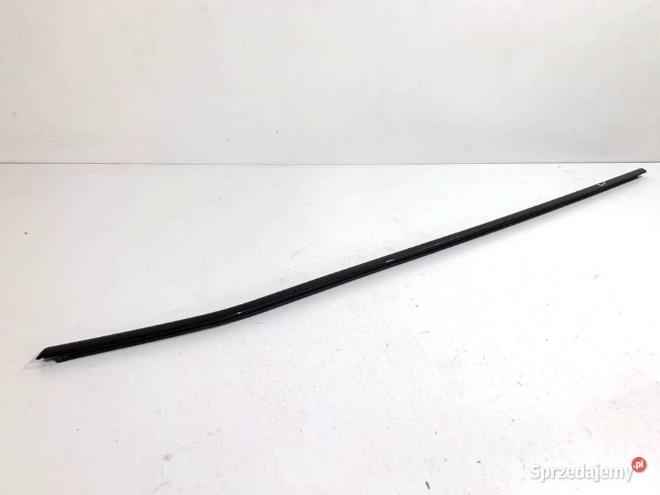 LISTWA ZGARNIAJĄCA PRZÓD LEWY BMW E71