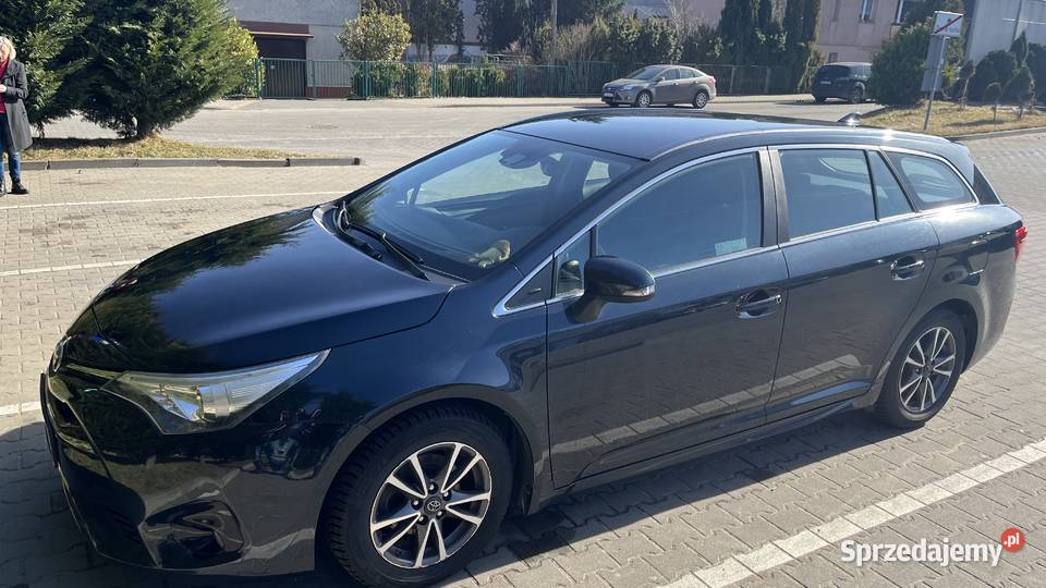 Piękna Toyota Avensis 2017 combi Automat