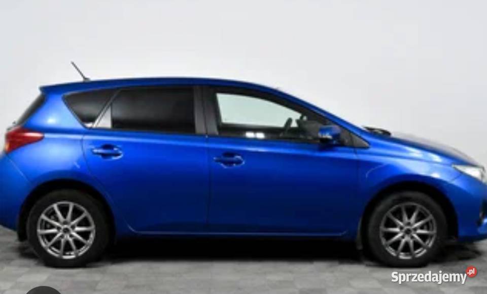 Toyota auris krajowy benzyna zadbany Rok produkcji 2013