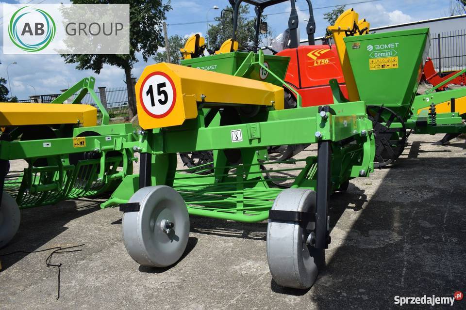 Kopaczka wibracyjna z wyrzutem do tyłu BOMET Białystok