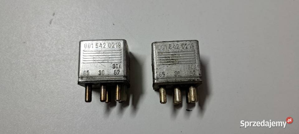 Przekaźnik 0015420219 Mercedes W114 W115 W116 osobowe pomorskie Luzino sprzedam