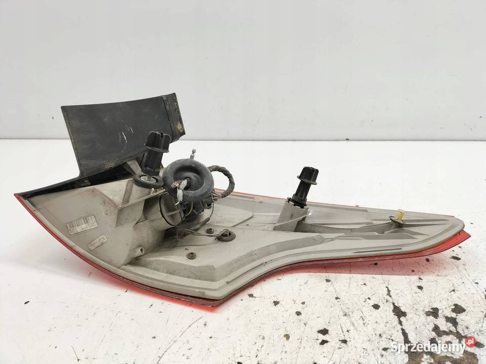 LAMPA TYŁ LEWA KOMBI Ford Focus Mk3 20102019