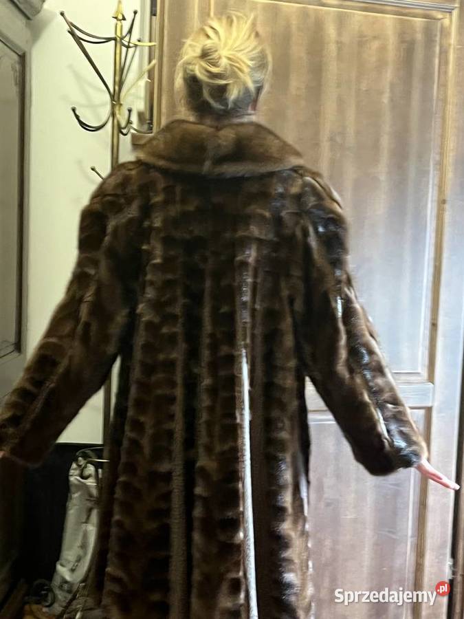 Orzechowe brązowe futro z norek skóra print Łowęcin