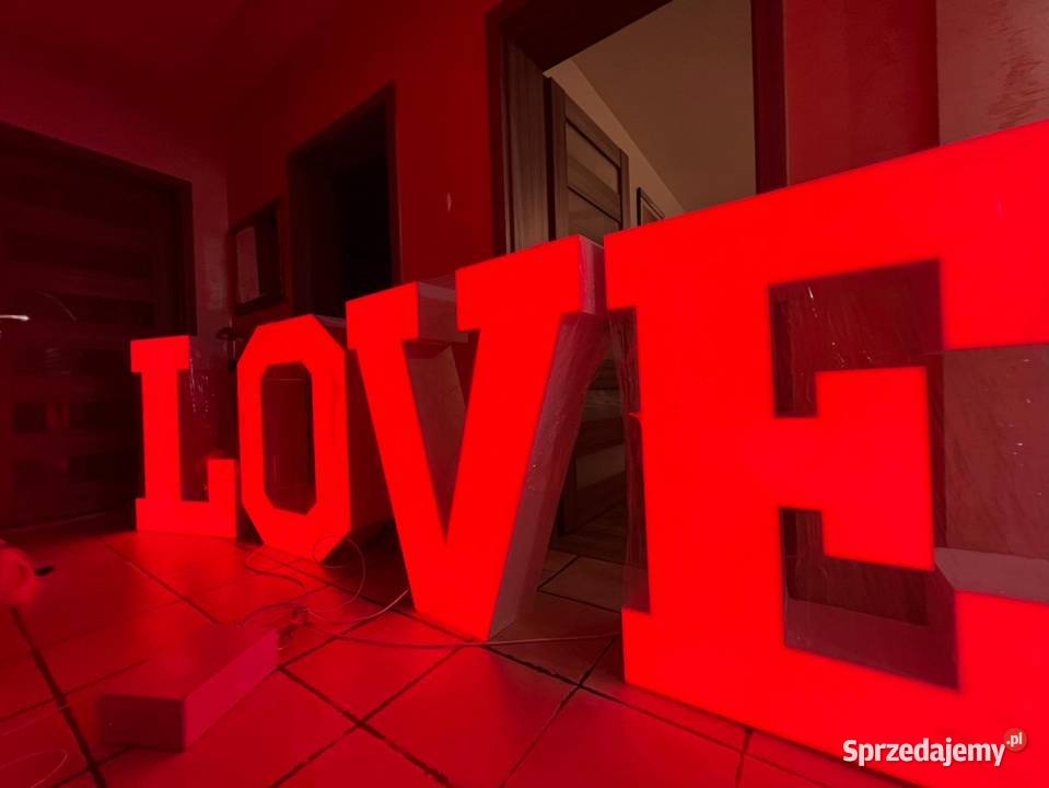 Napis Love Led na imprezy okolicznościowe Plenna