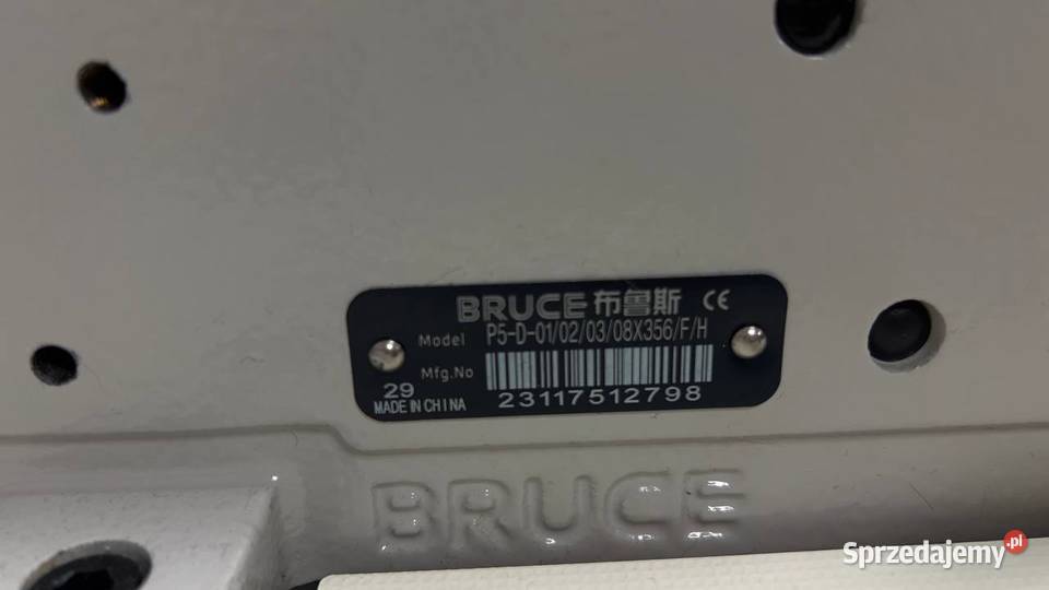 Maszynę do szycia ze stołem Renderka BRUCE Pozostałe