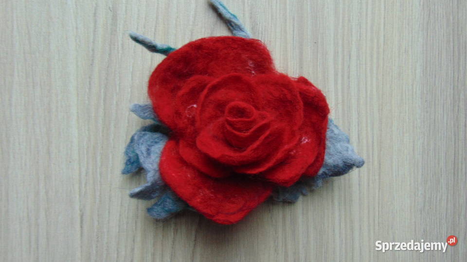 Szalik kryza otulacz na szyję broszka Odzież damska