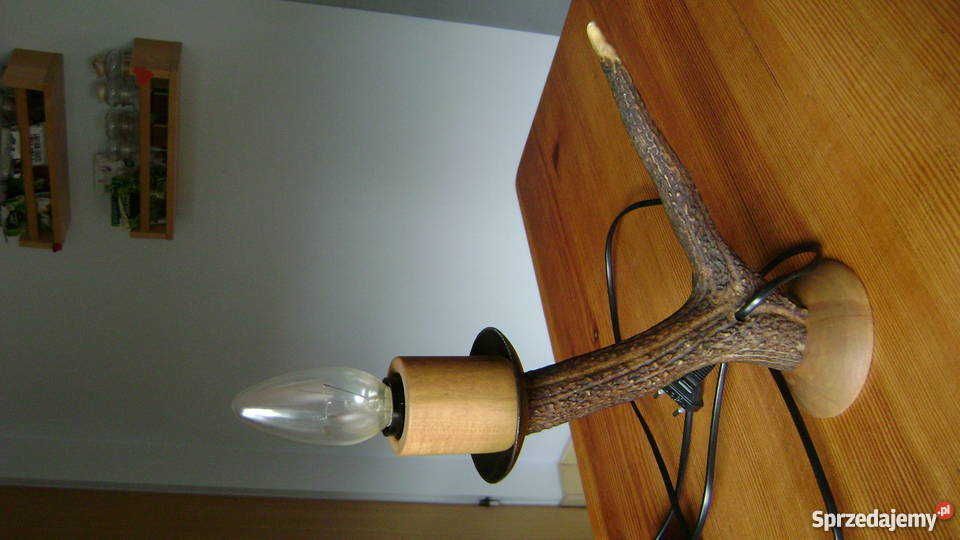 Stylowa lampka na biurko z poroża jelenia