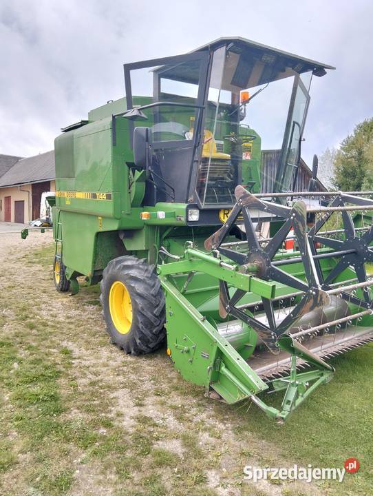 Kombajn zbożowy John Deere 1144nie 952