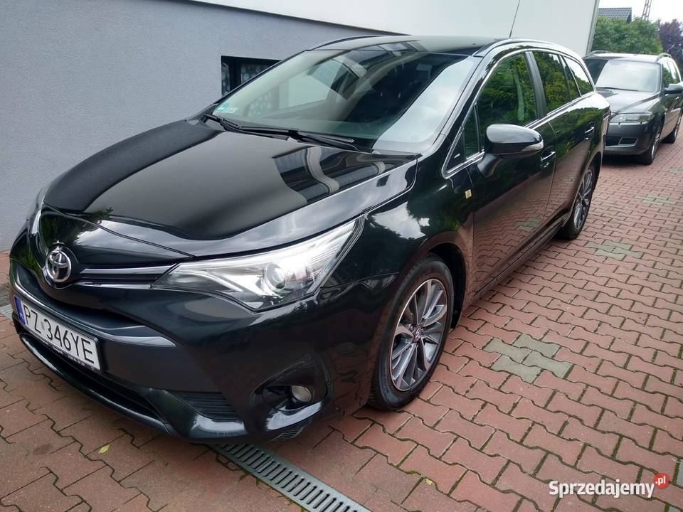 Toyota Avensis uszkodzony