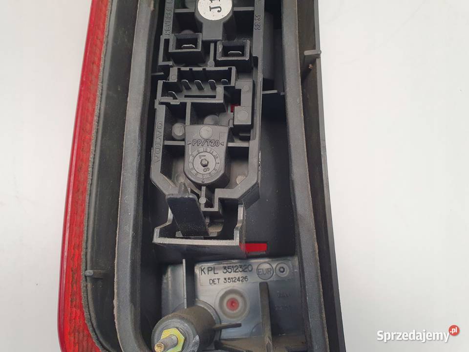 LAMPA PRAWA Volvo V70 I XC70 9600r TYLNA prawy osobowe Rudka