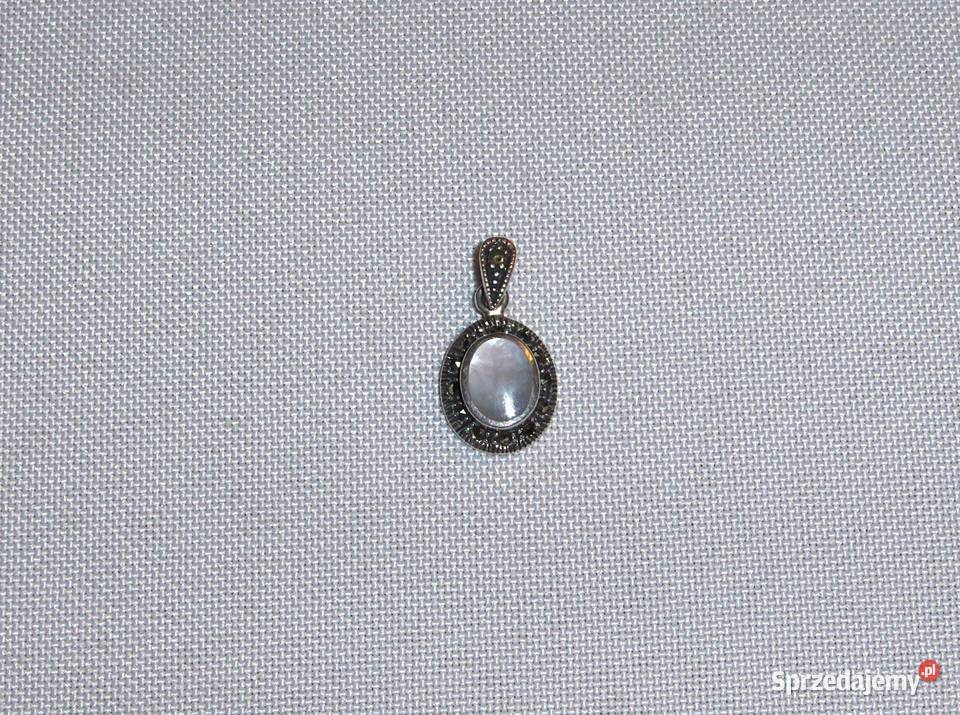 Srebrny wisiorek z markazytami i masą perłową Łódź