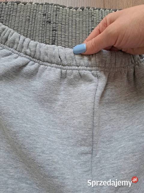 Szare spodenki dresowe wygoda na codzień M Trąbki Wielkie