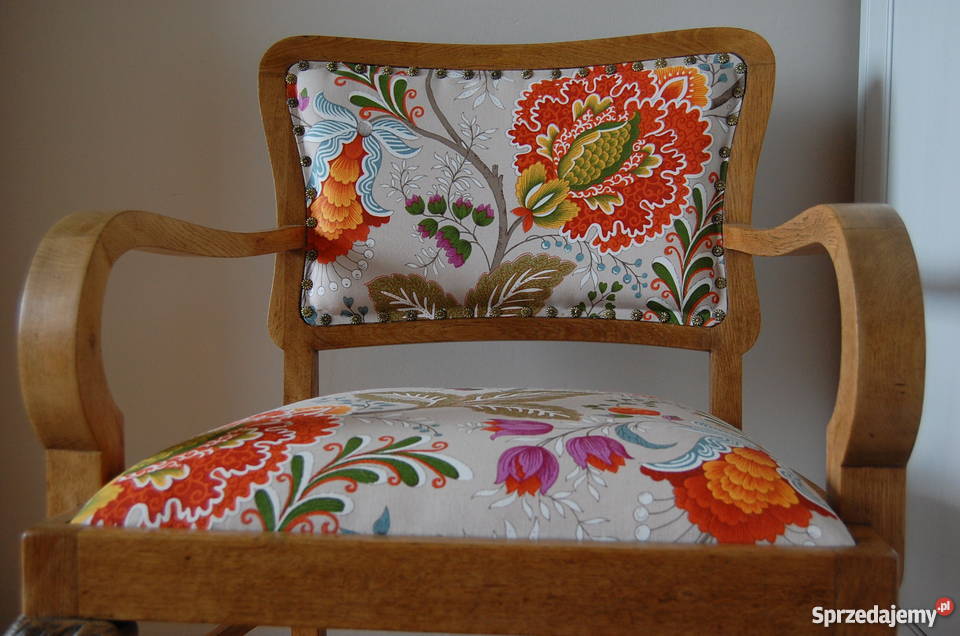 Stary fotel dębowy renowacji Łódź