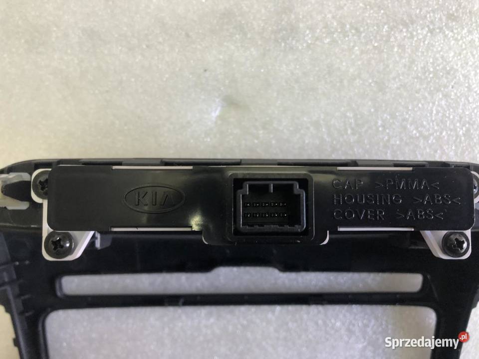 OSŁONA RAMKA RADIA U097813810 KIA SPORTAGE III