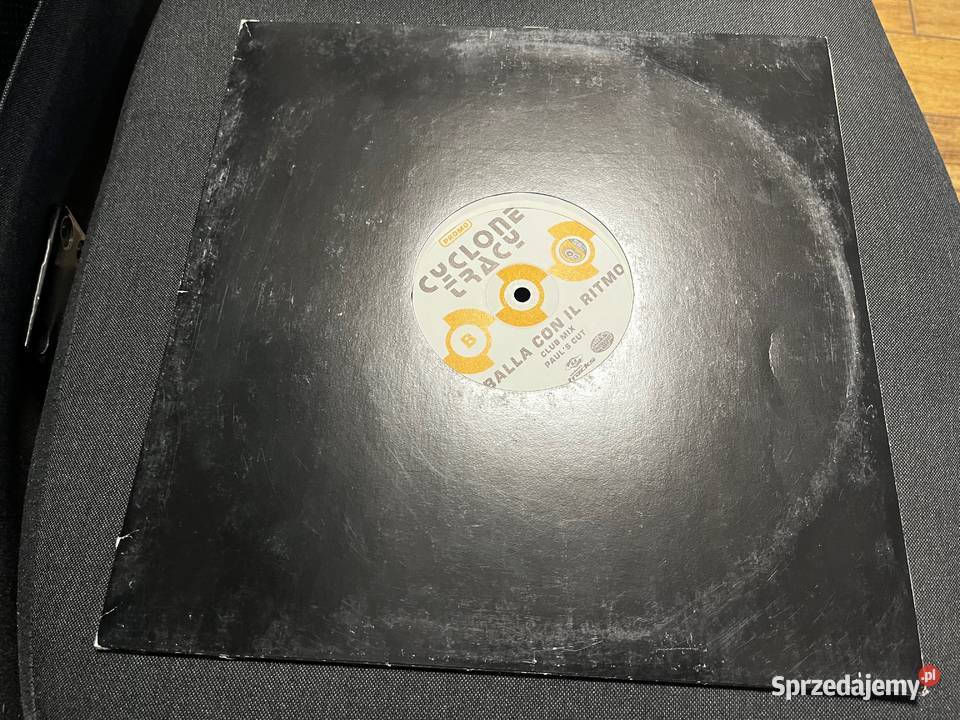 Cyclone Tracy Balla Con Il Ritmo Trance Błażejowice