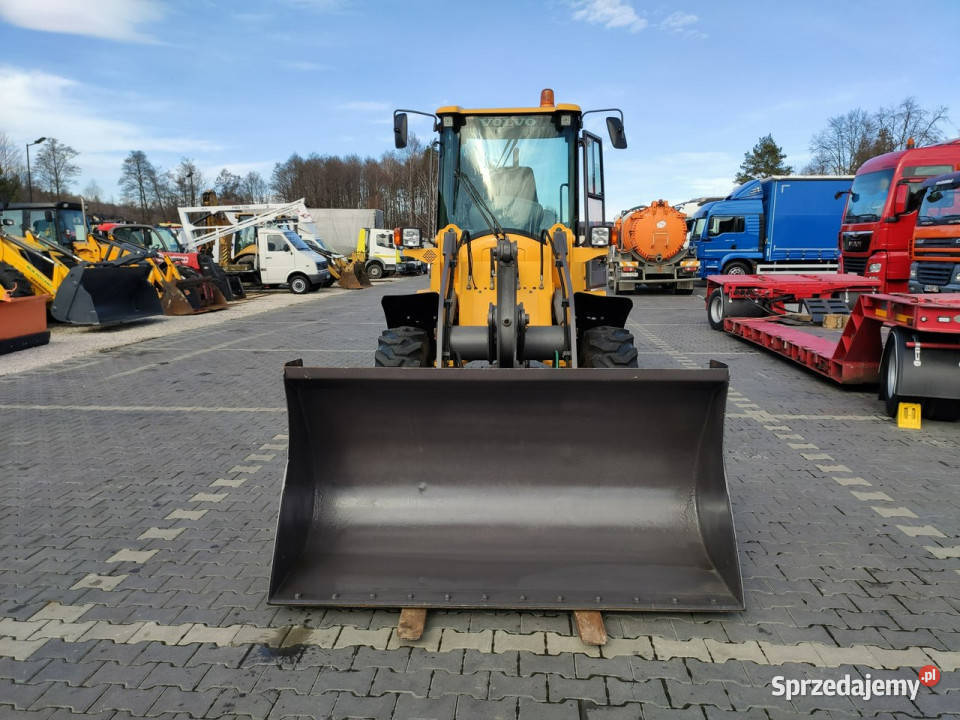 średnia kołowa Volvo L30B Pro Unikat Stan 5380 pełny VAT świętokrzyskie Widełki