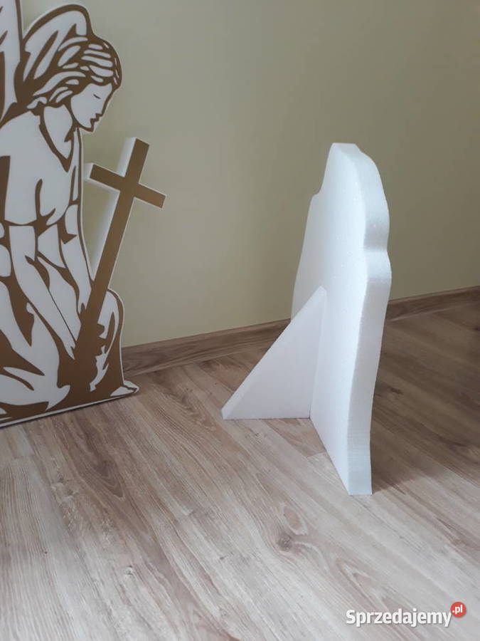 Anioł z krzyżem dekoracja kościół święto