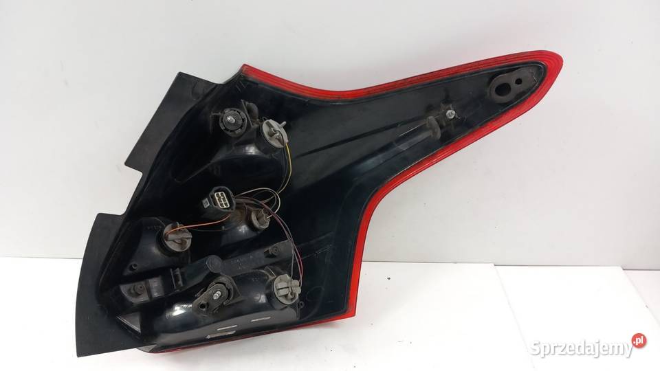 FORD FOCUS MK3 III HB LAMPA TYŁ LEWY