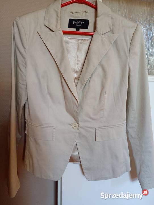 Żakiet damski w kolorze jasno beżowym Dębica