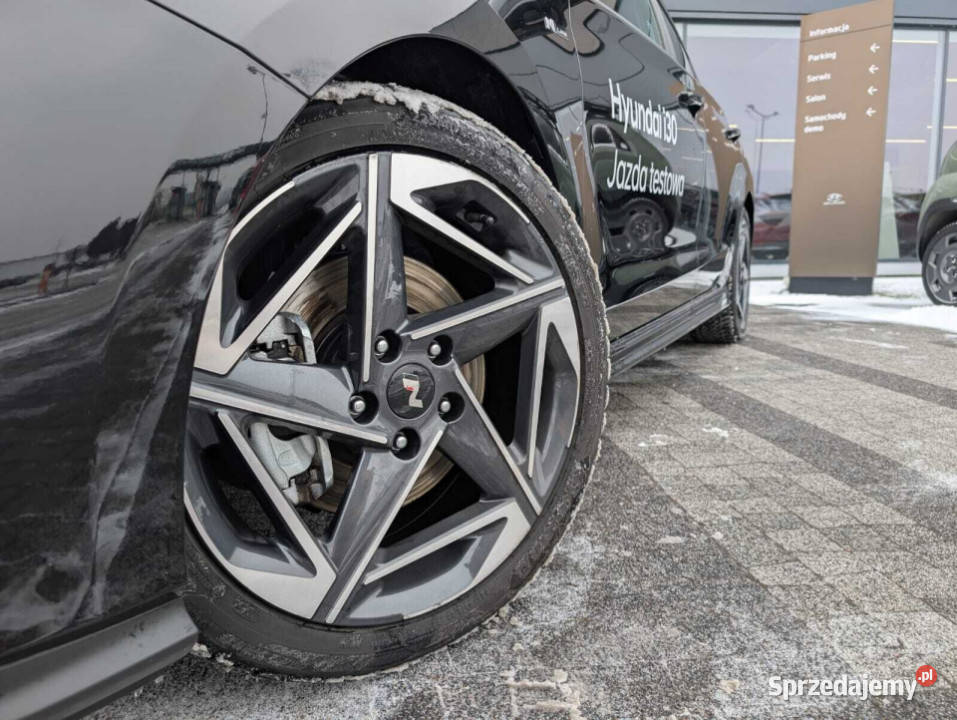 Fastback Nowej Generacji Nline Luxury 15 TGDI czarny Kalisz