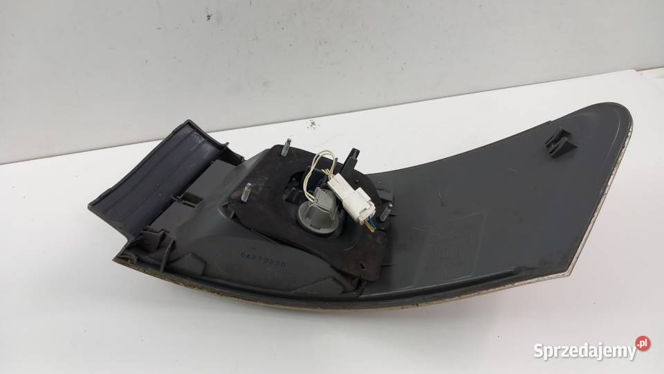 TOYOTA AVENSIS T27 KOMBI LAMPA TYŁ LEWA osobowe wielkopolskie Zbierkowo
