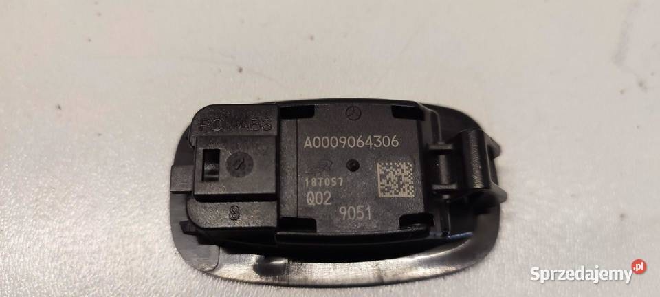 MERCEDES GLC W253 X253 LAMPKA KABINY A0009064306 osobowe