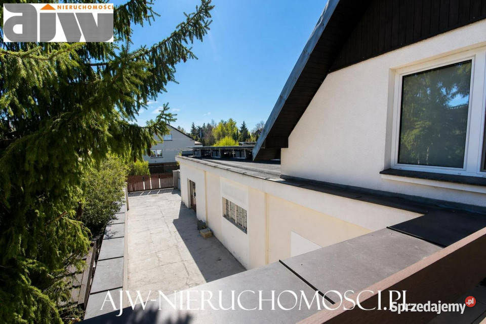 Dom wolnostojący Laski 390m2 sprzedam