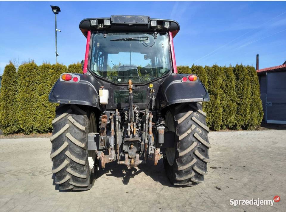 Valtra N101 z tuzem i ładowaczem