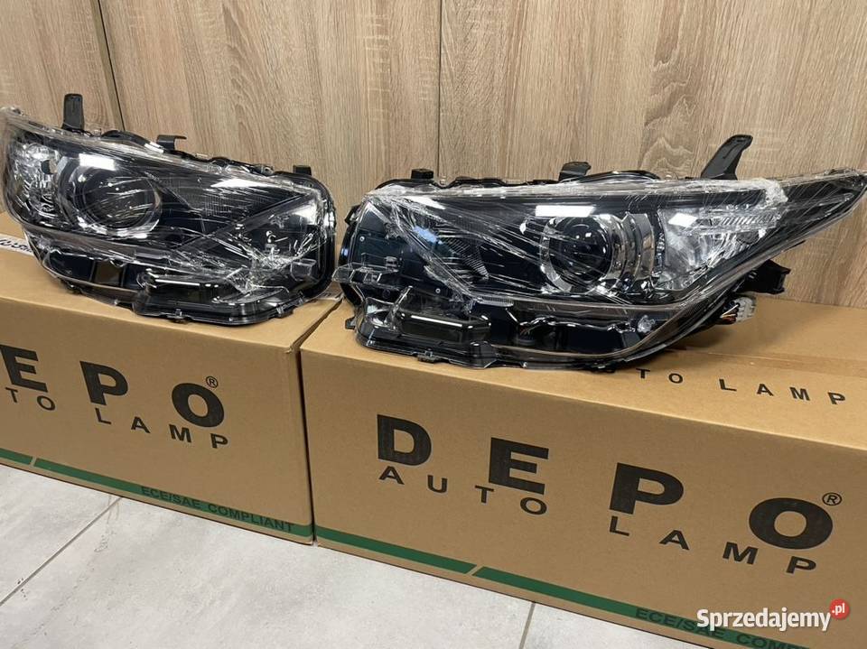 Toyota Auris II lift reflektor przód nowy osobowe Motycz