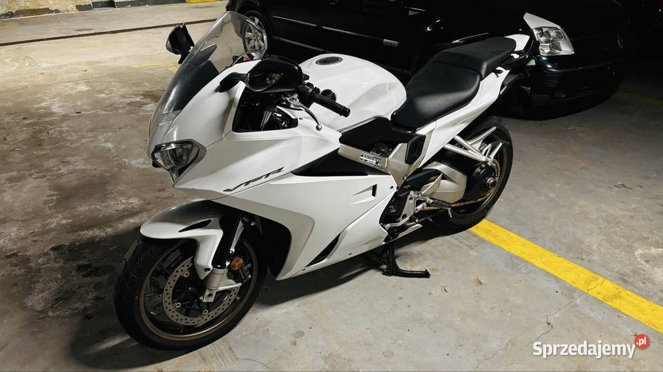 Honda VFR 800F 2014 RC79 V4 VTEC Pearl White Rok produkcji 2014