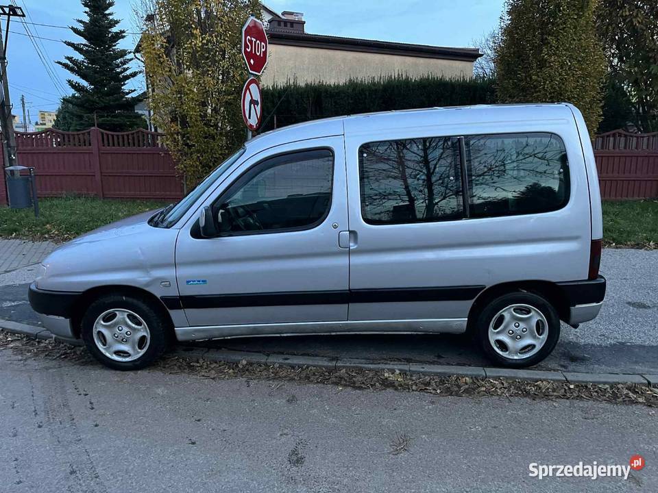PEUGEOT PARTNER 14 benzyna 2001 wspomaganie Rok produkcji 2001 Partner