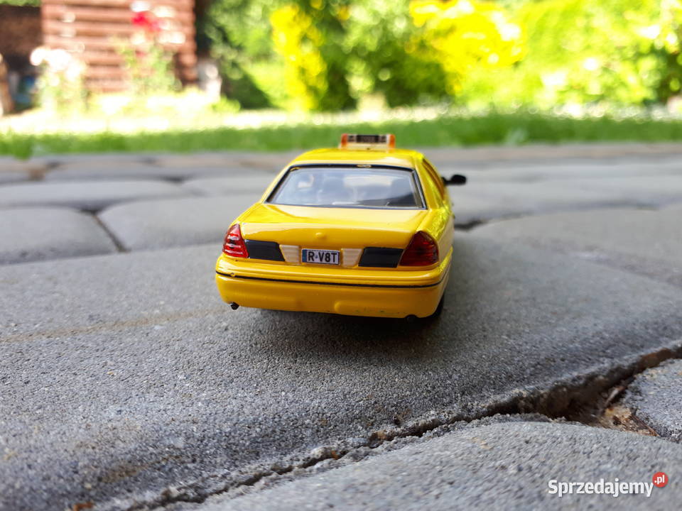 Ford Crown Victoria NYC Taxi 143 małe tablice Modelarstwo Tywonia