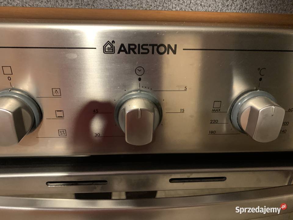 Używany piekarnik do zabudowy Ariston Kuchenki i piekarniki Gniazdów