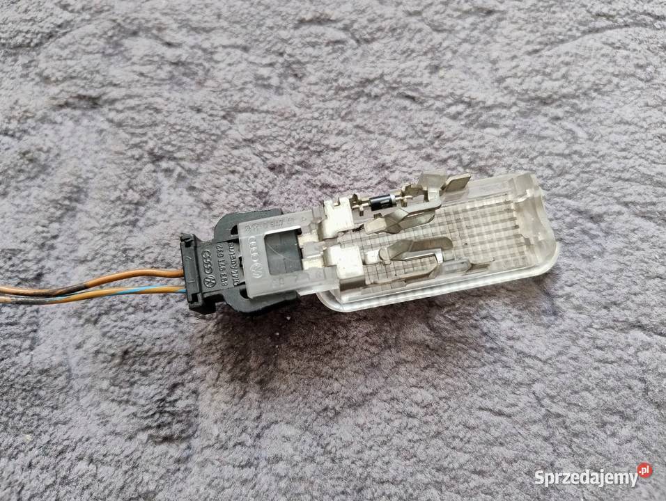 VW Passat B5 Lampka oświetlenia boczka drzwi