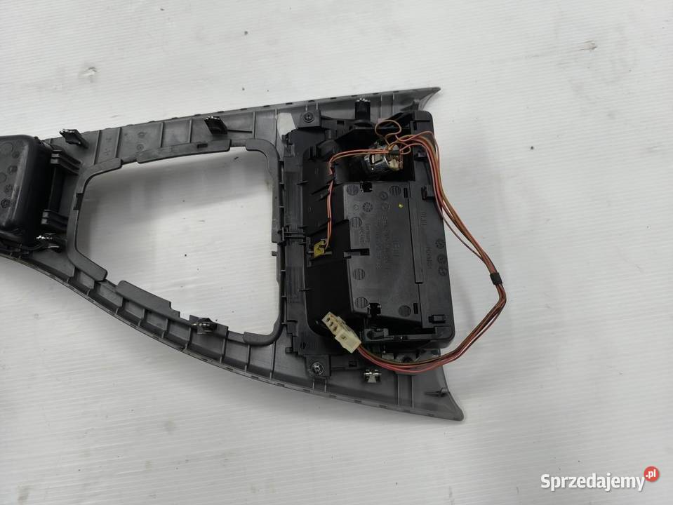 RAMKA KONSOLI TUNELU LEWARKA BMW E90 E91 7118034 wielkopolskie
