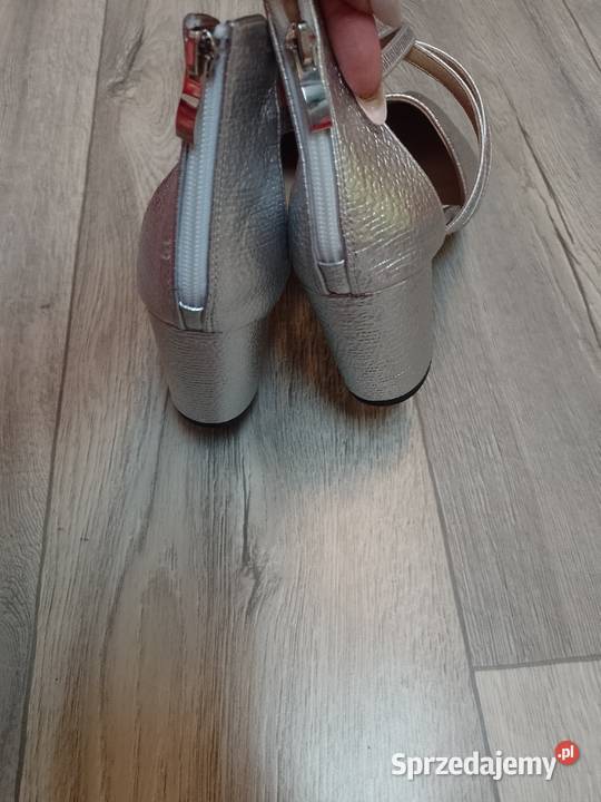 41 Srebrne czółenka wieczorowe z zapięciem NOWE Moda i Styl małopolskie Kraków