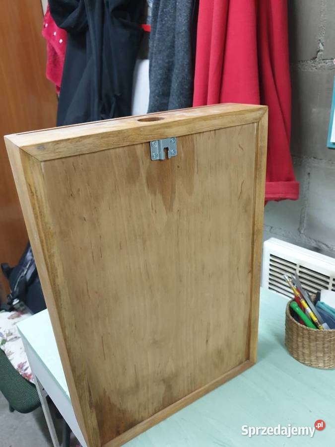 Drewniana kasetka z mottem plus 200 korków wina Warszawa