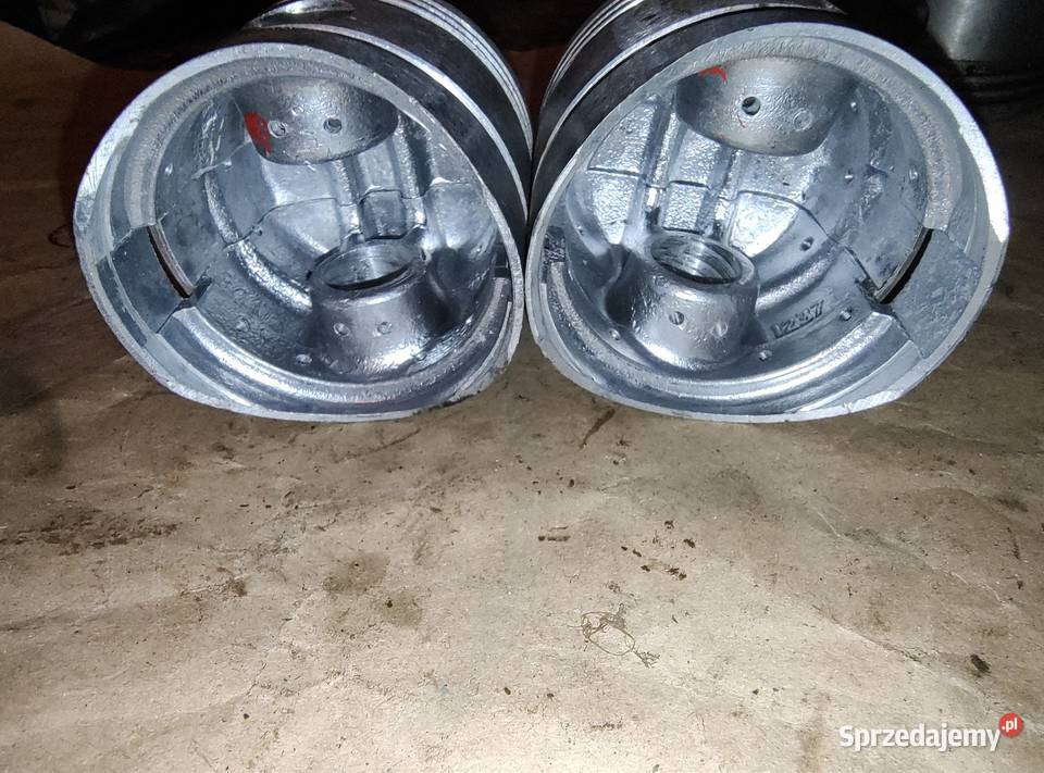 Tłoki Ural 7812 i 7813 Leszno