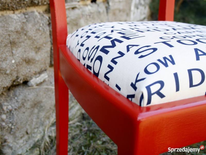 Krzesła drewniane czerwone odnowione