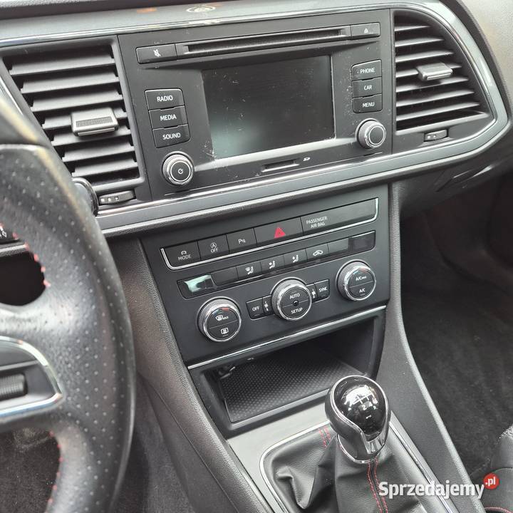 Seat Leon FR czerwony