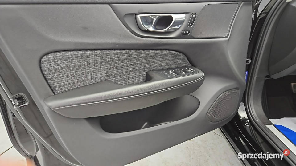 Volvo V60 B3 B Momentum Pro aut Z Polskiego lakier metallic Warszawa