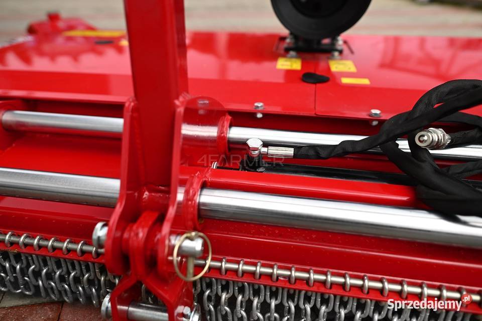 Kosiarka sadownicza z bocznym ramieniem koszącym Kosiarki Tajęcina
