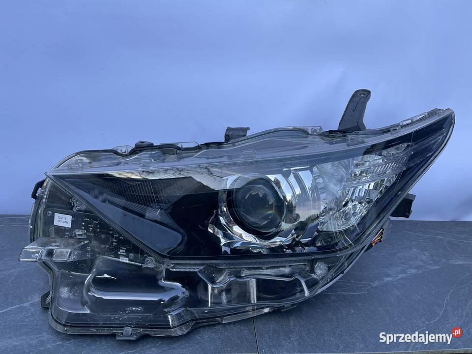 TOYOTA AURIS 2 LIFT LEWA LAMPA PRZÓD Motoryzacja